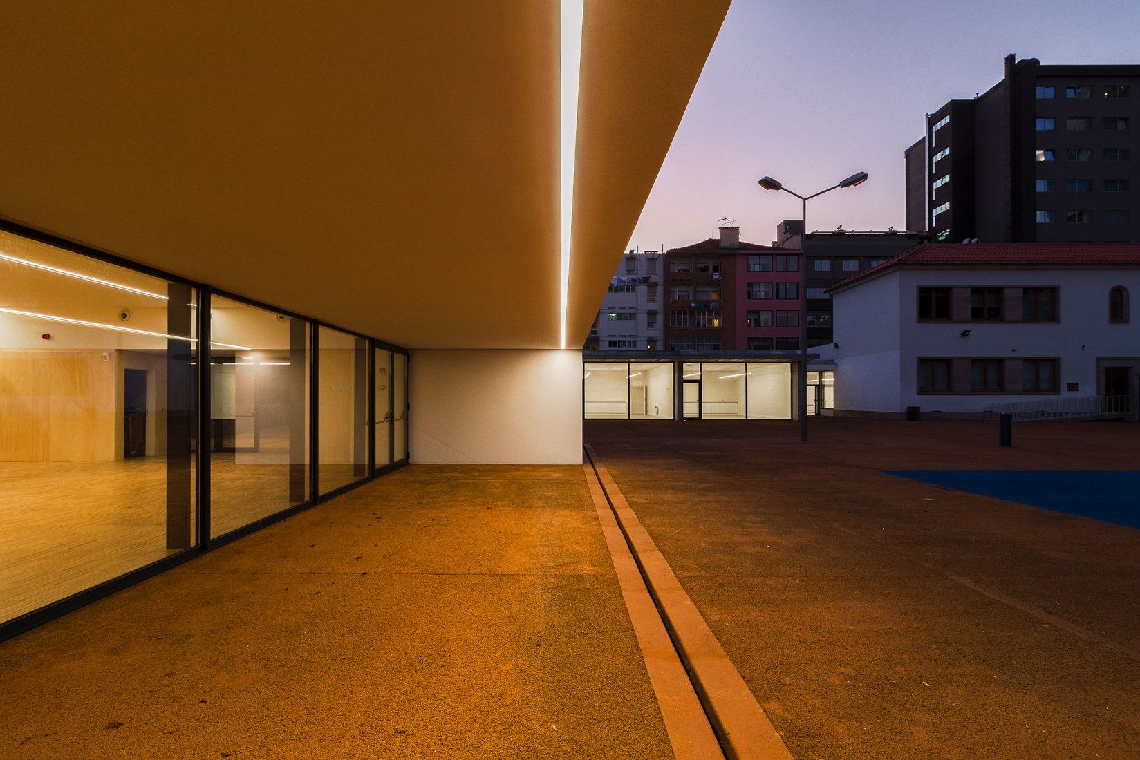 Bom Sucesso School by CREA. Photograph by António Ataíde