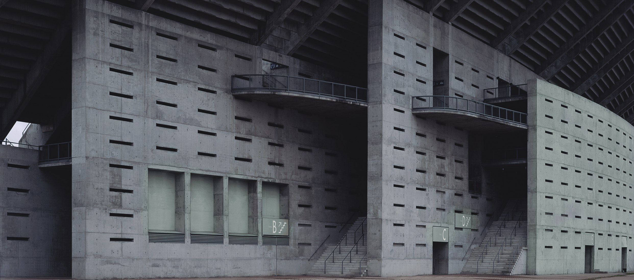 Estadio de fútbol del Atletico de Madrid, Madrid (2010-2017) por Cruz y Ortiz Arquitectos. Fotografía © José Manuel Ballester. Imagen cortesía de Museo ICO.