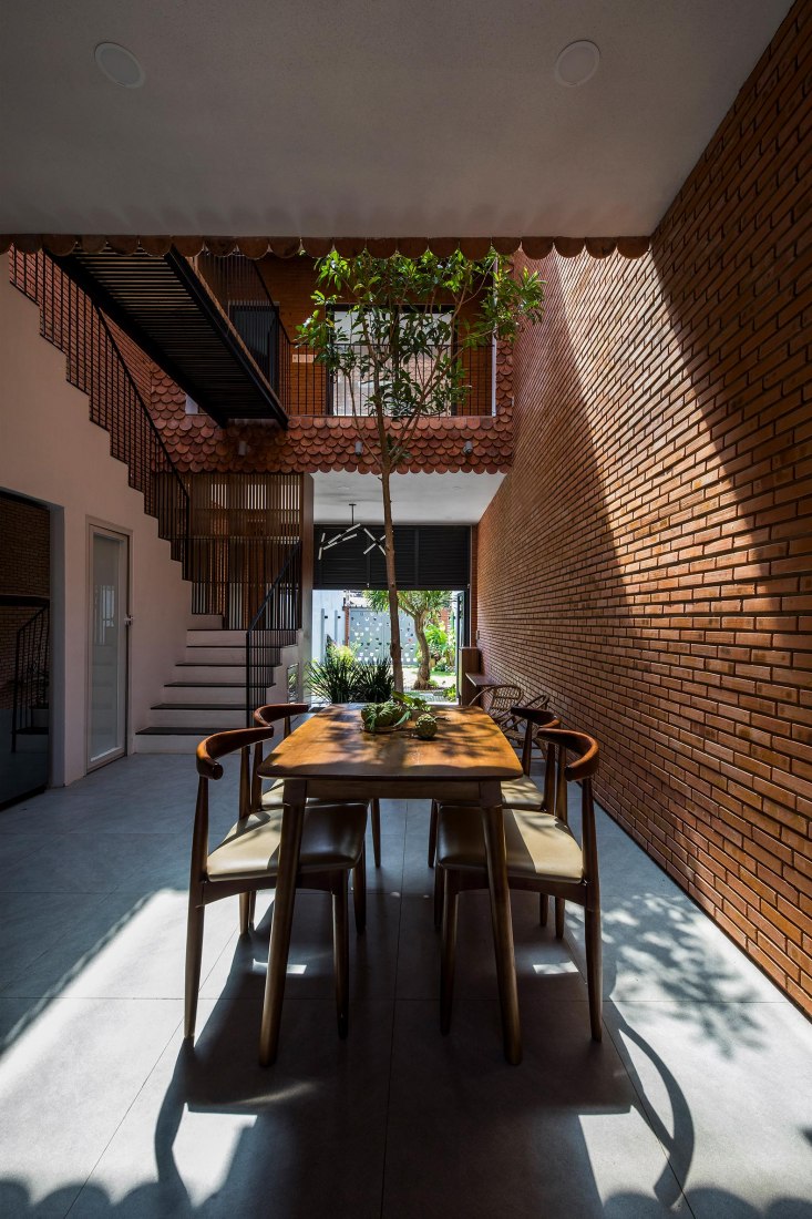 2HIEN house by CTA, Creative Architects. Photograph by Hiroyuki Oki