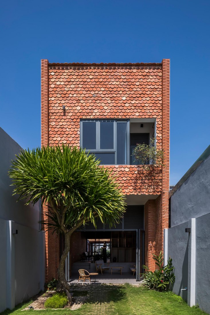 2HIEN house by CTA, Creative Architects. Photograph by Hiroyuki Oki
