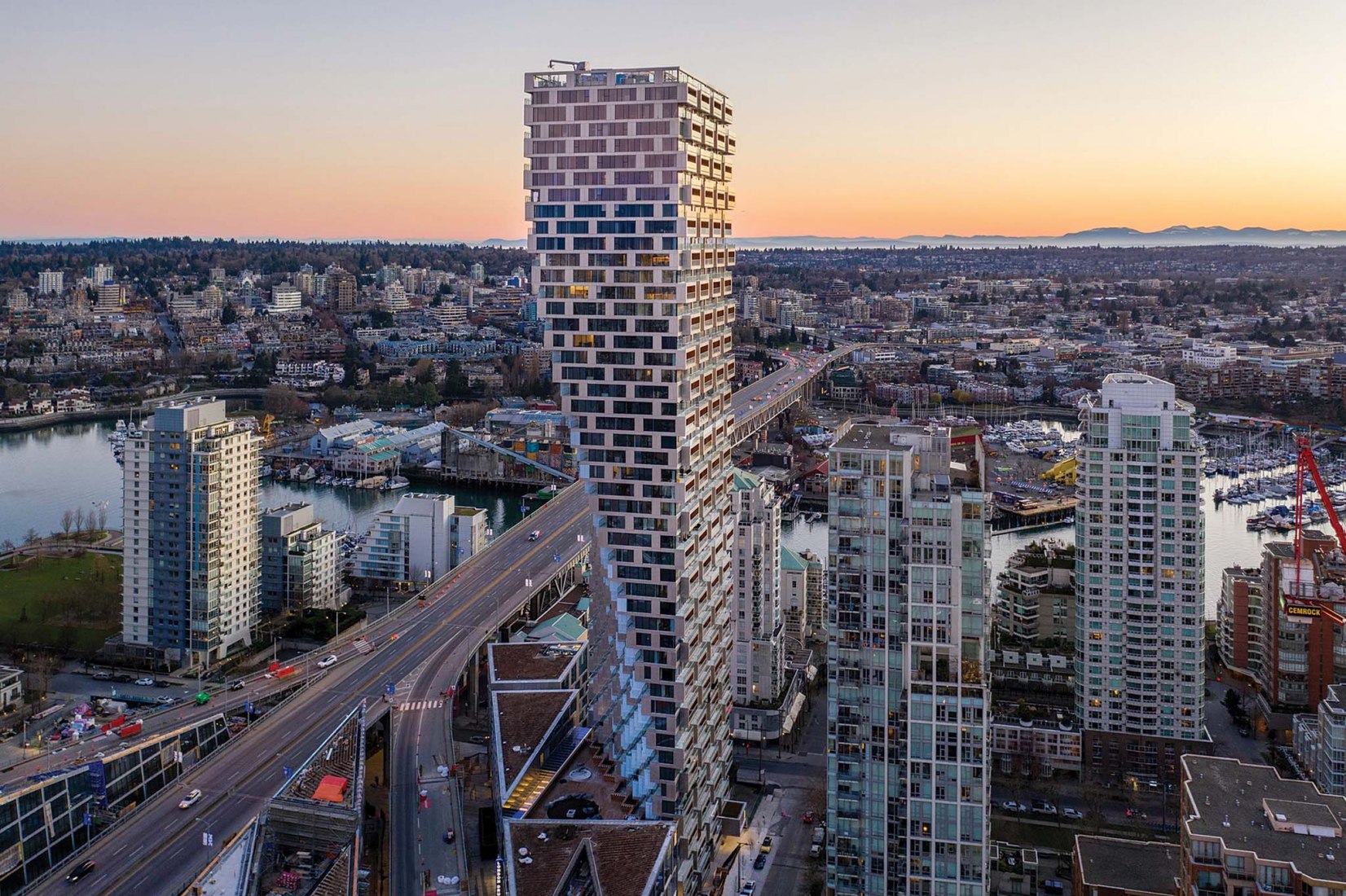 Vancouver House por Bjarke Ingels Group (Arquitecto de registro: DIALOG). Fotografía por Ema Peters.