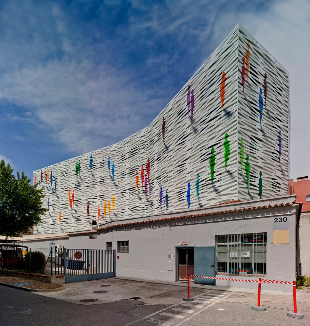 CUALTIS Headquarters, project by DENORTE and wallart by SUSO33. Photograph © David Frutos. 