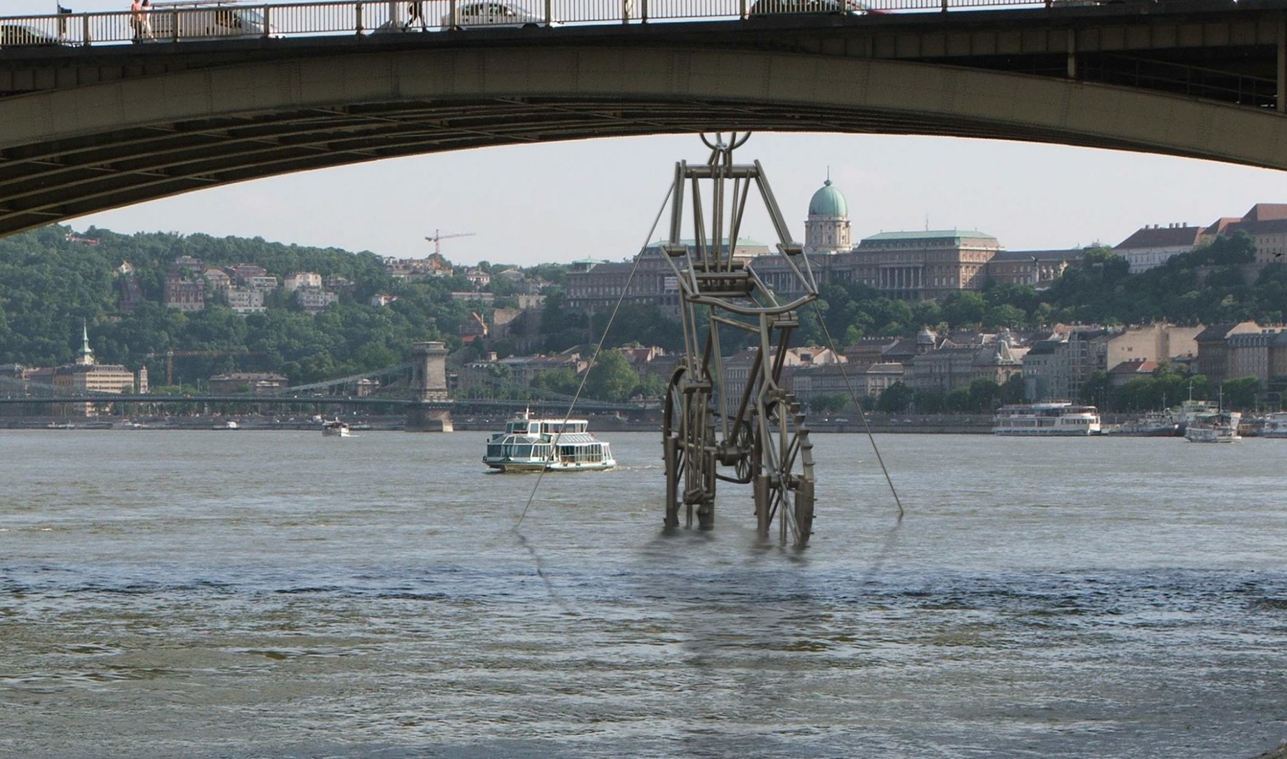 DANUBE BICYCLE por Zoltan Kecskemeti