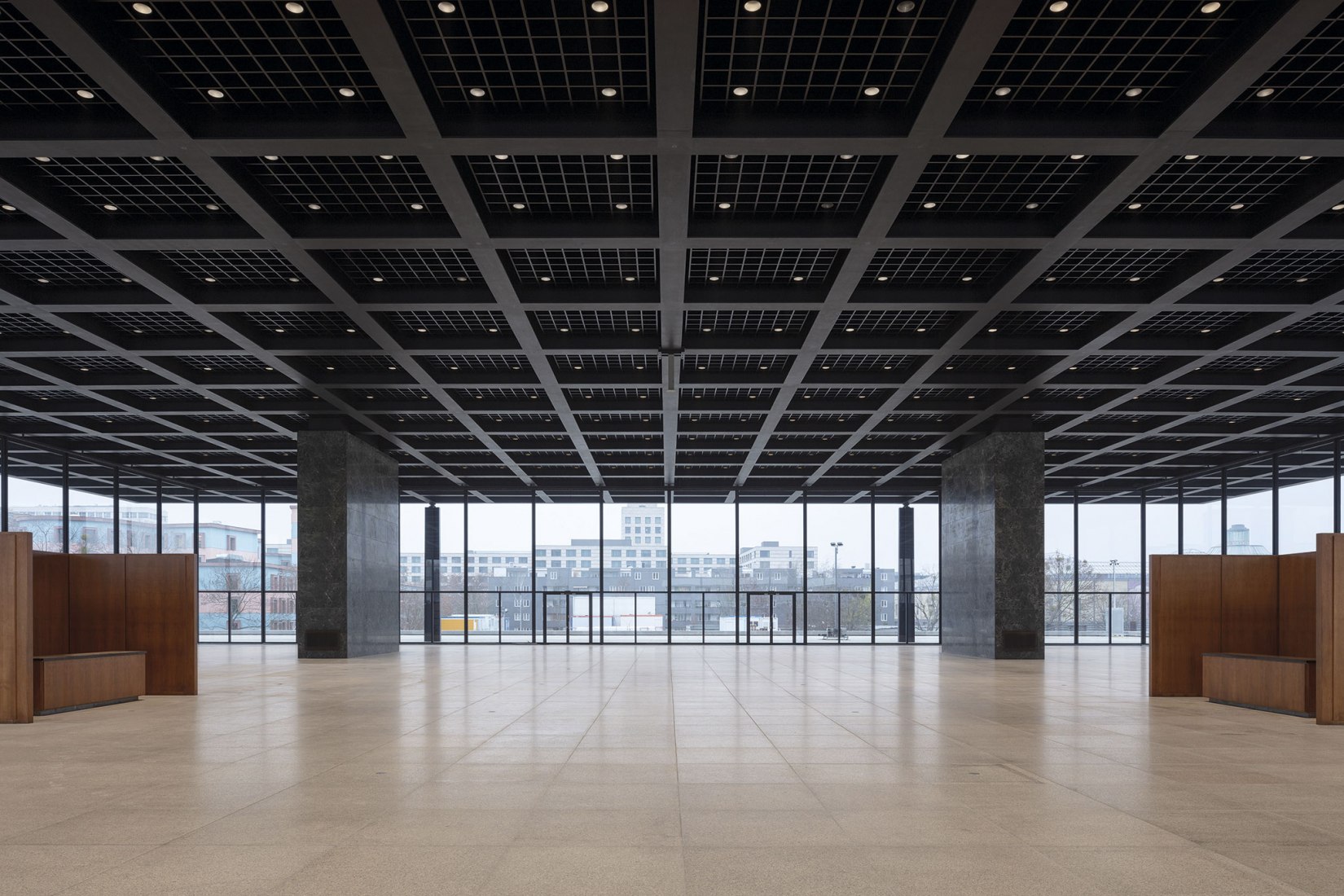 Restauración de la Neue Nationalgalerie de Berlín por David Chipperfield Architects. Fotografía por Thomas Bruns, cortesía de BBR