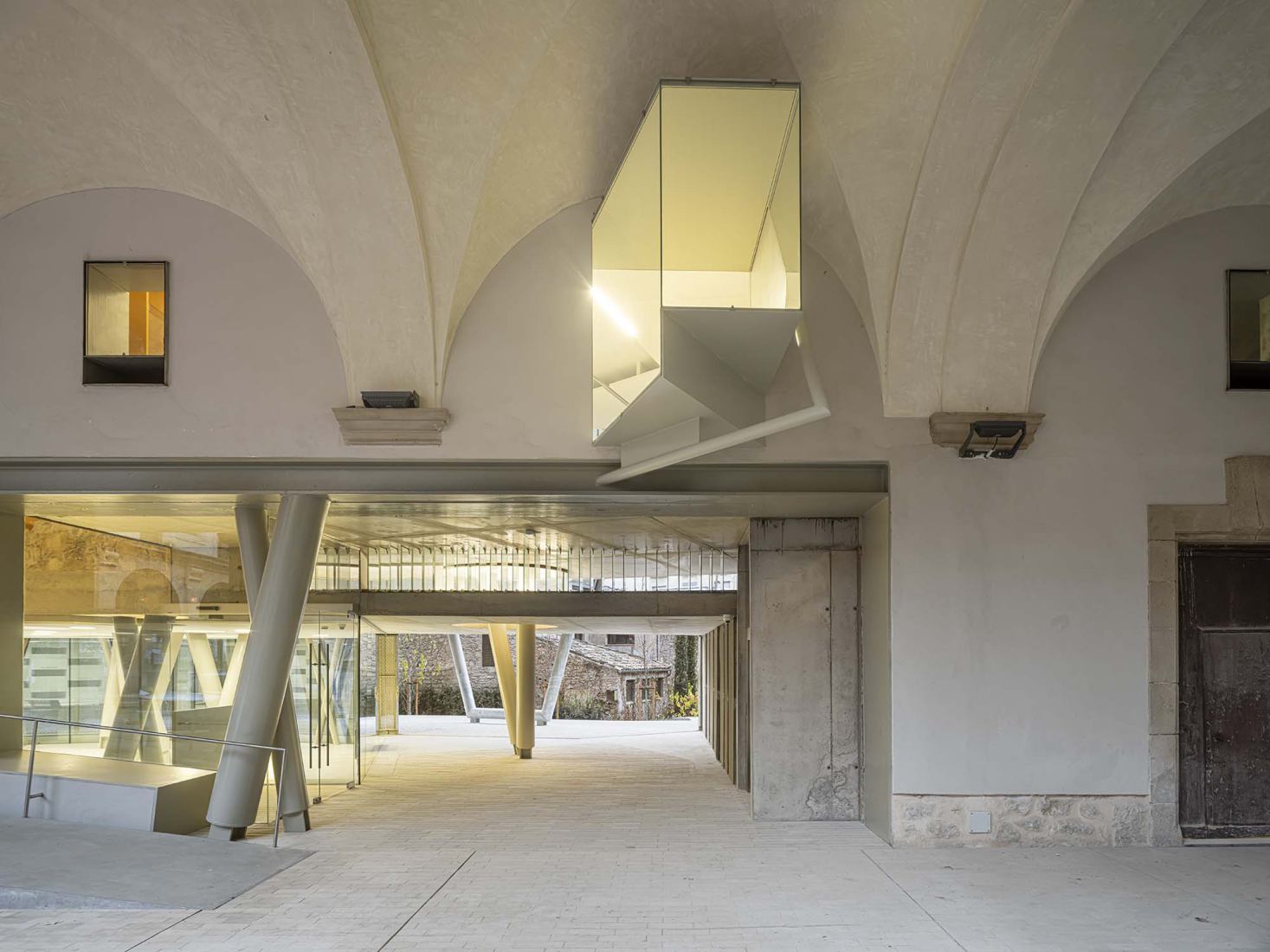 Nueva fachada de entrada al Museo Barroco de Cataluña por David Closes. Fotografía por José Hevia.