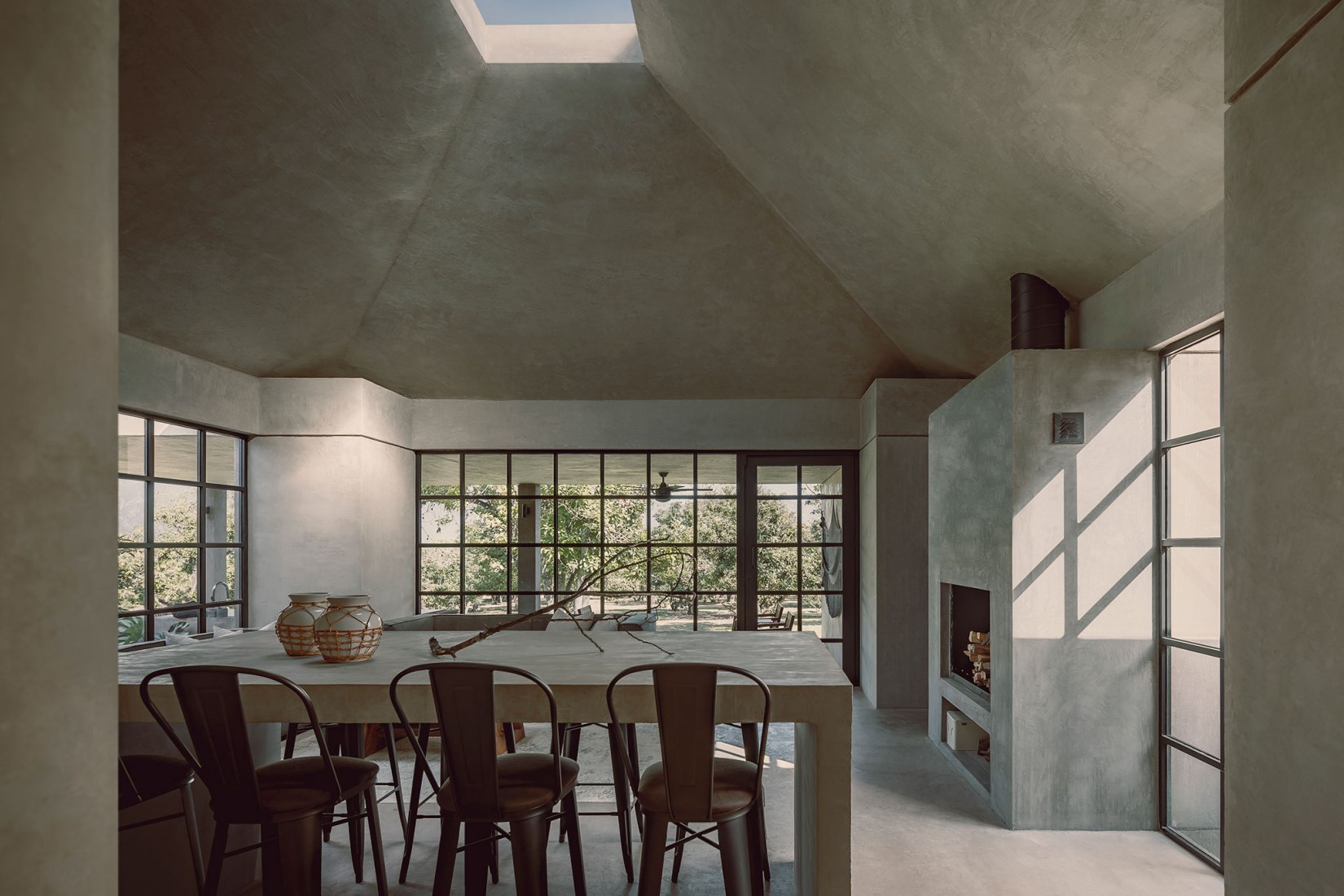 El Aguacate by David Martínez Ramos. Photograph by César Bejar.