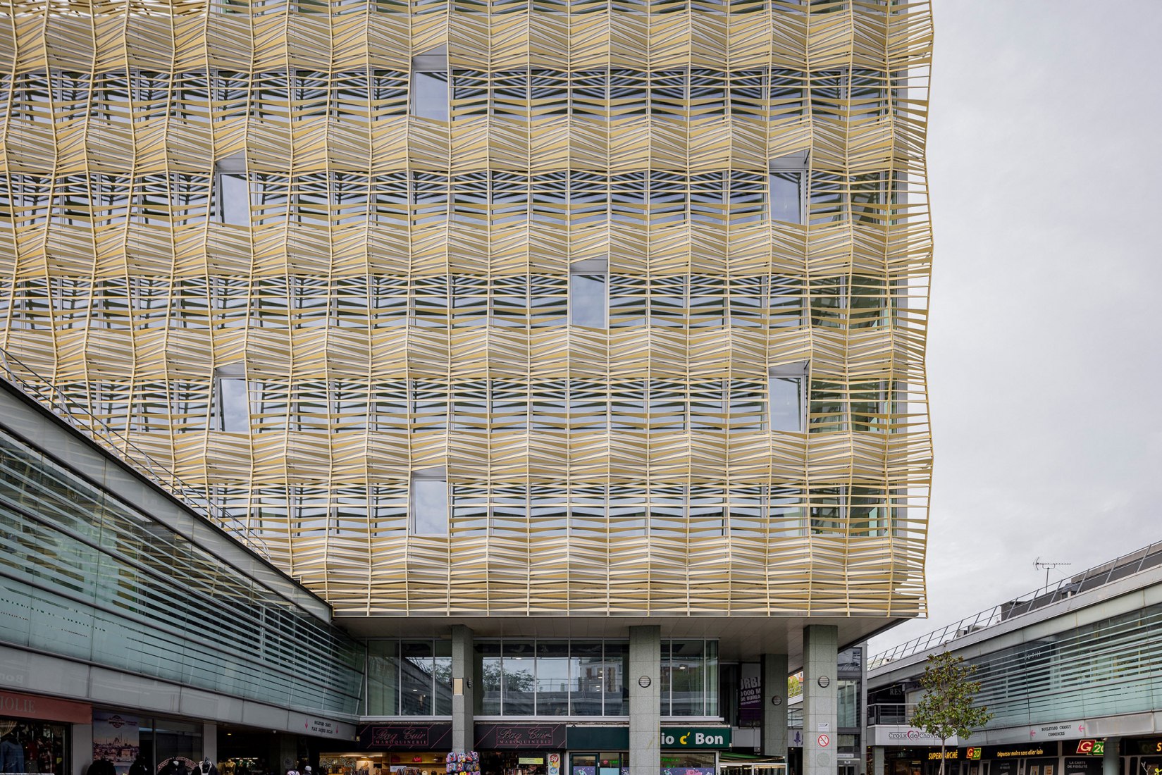 Rehabilitación de un edifico de oficinas por DCA. Fotografía por Guillaume Guerin.