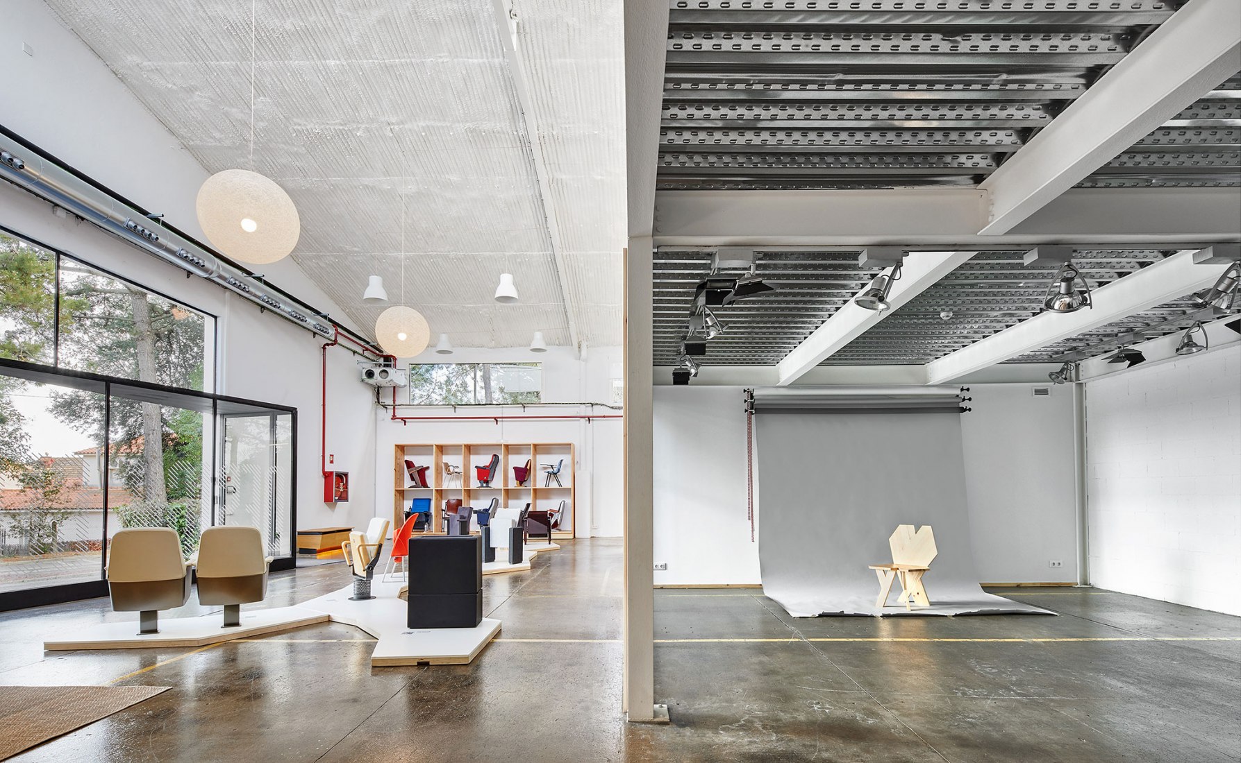 Interior del Nuevo Centro de diseño Figueras, por Miriam Castells. Fotografía © José Hevia