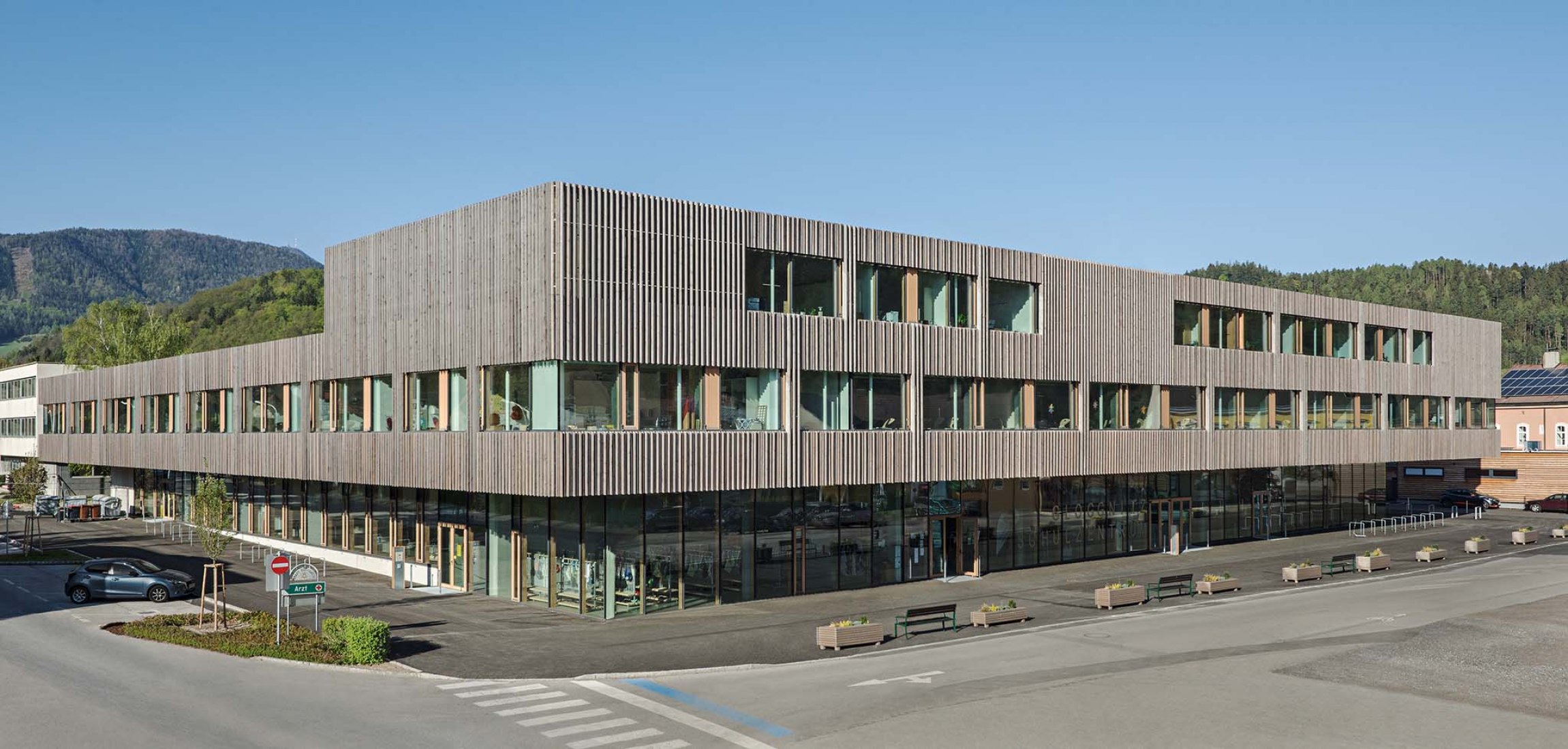 Complejo escolar Gloggnitz por DFA Dietmar Feichtinger Architectes. Fotografía por Hertha Hurnaus