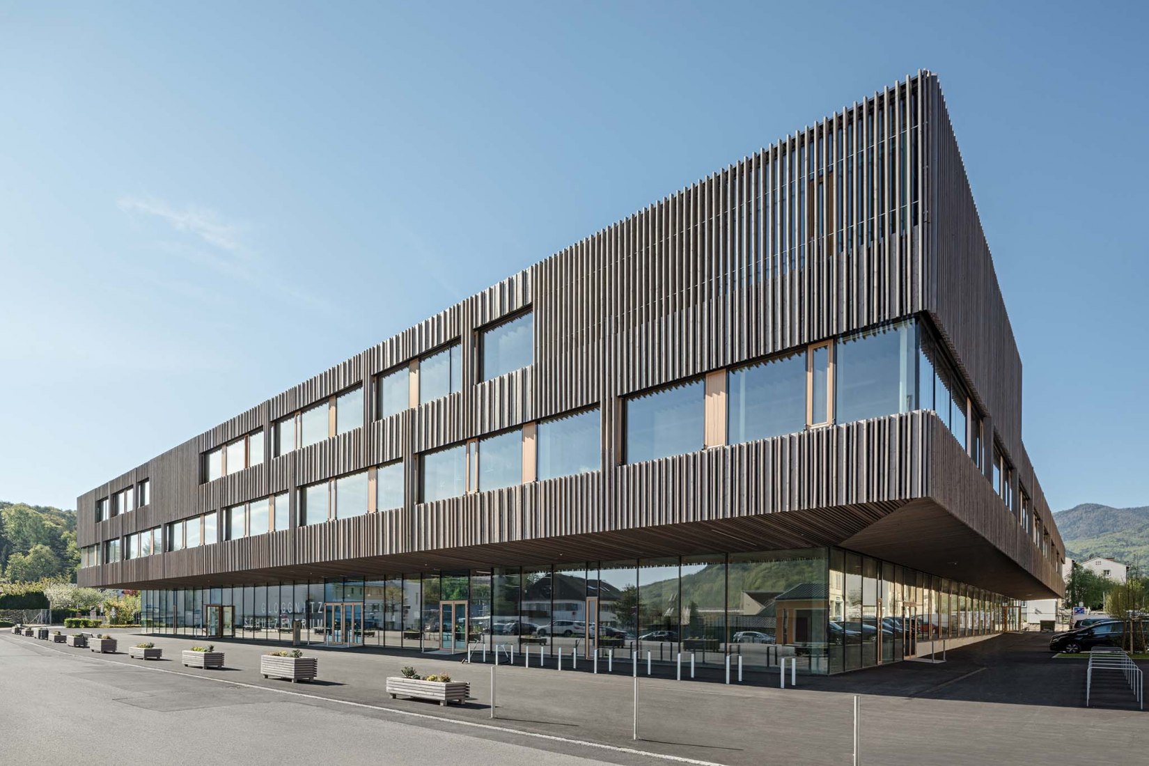 Complejo escolar Gloggnitz por DFA Dietmar Feichtinger Architectes. Fotografía por Hertha Hurnaus