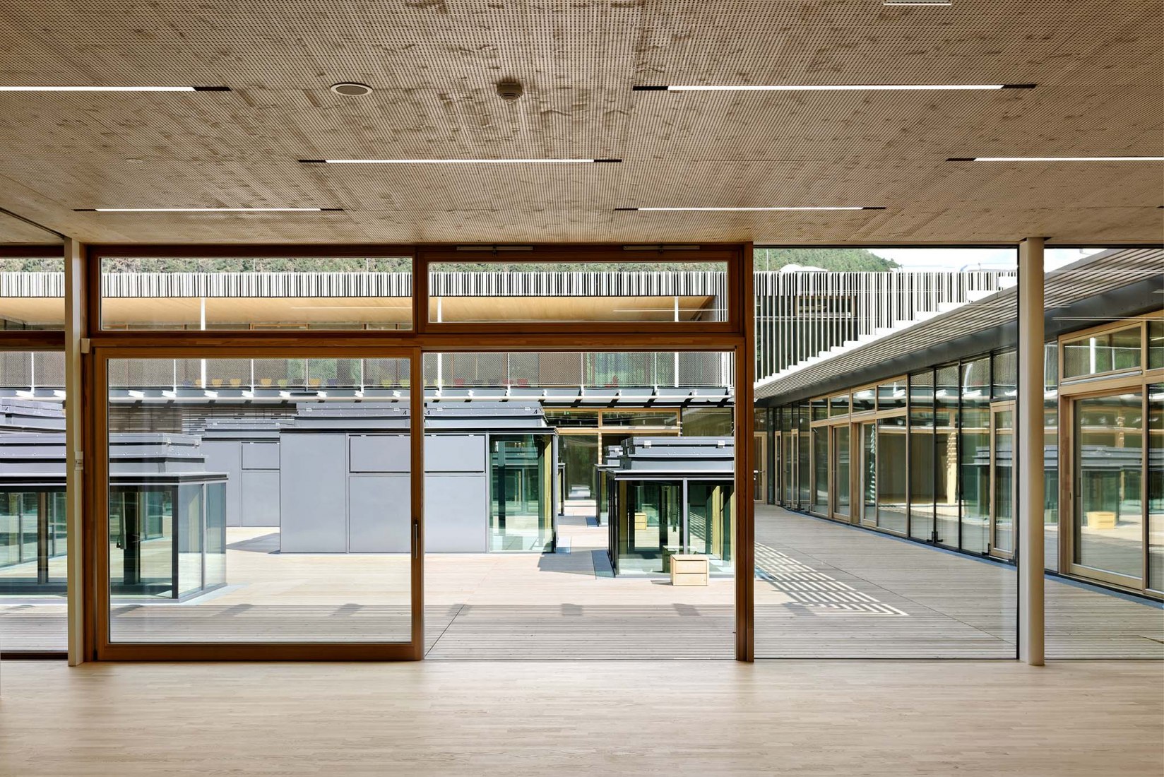 Complejo escolar Gloggnitz por DFA Dietmar Feichtinger Architectes. Fotografía por David Boureau