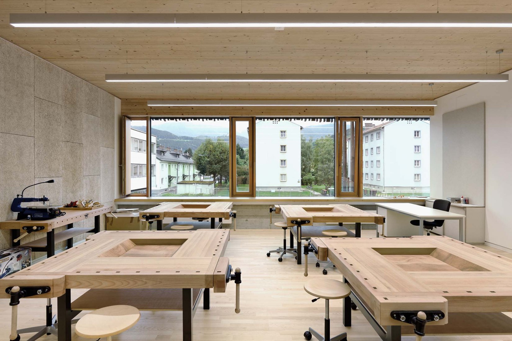 Complejo escolar Gloggnitz por DFA Dietmar Feichtinger Architectes. Fotografía por David Boureau