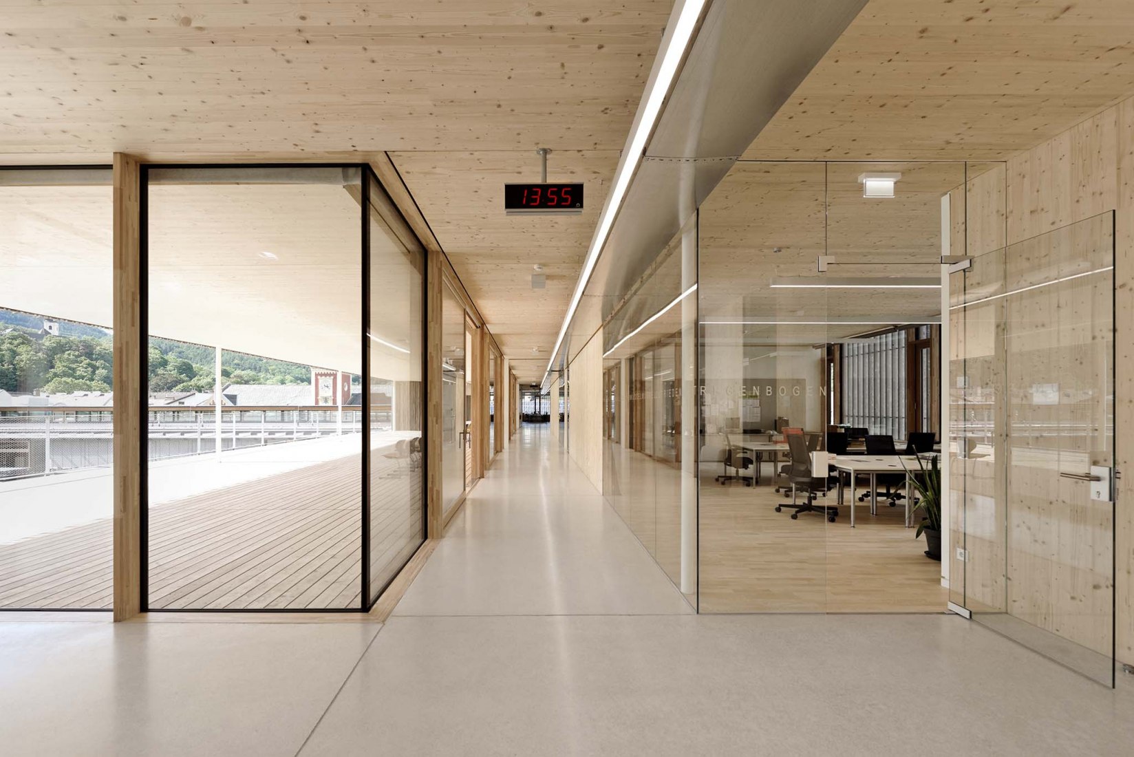 Complejo escolar Gloggnitz por DFA Dietmar Feichtinger Architectes. Fotografía por David Boureau