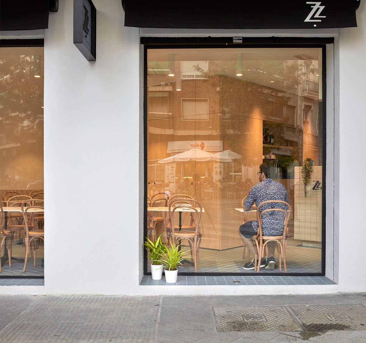 Zalamero Ruzafa Bar by DG estudio. Photograph by Mariela Apollonio