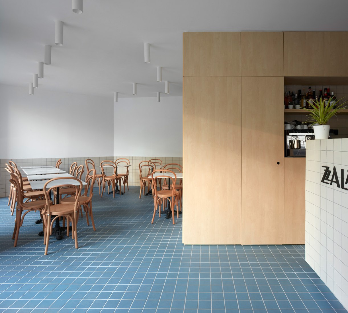 Zalamero Ruzafa Bar by DG estudio. Photograph by Mariela Apollonio