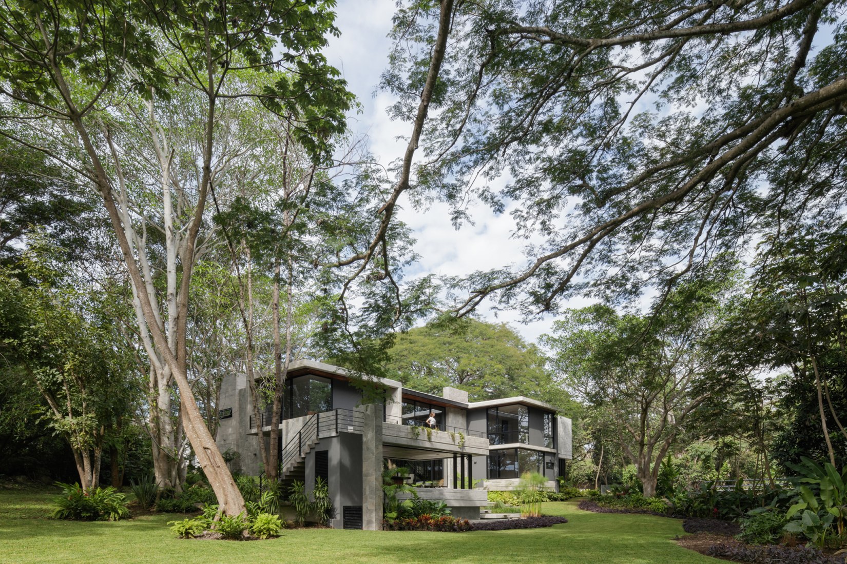 Casa Entreparotas by Di Frenna Arquitectos. Photograph by Lorena Darquea.