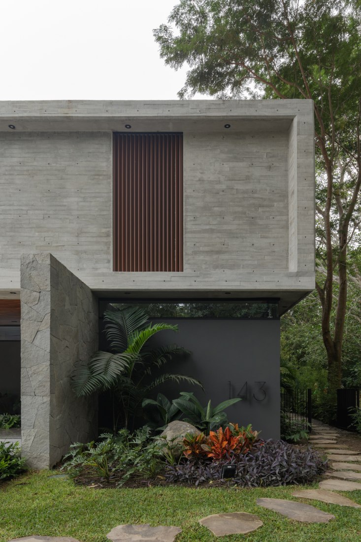 Casa Entreparotas by Di Frenna Arquitectos. Photograph by Lorena Darquea.