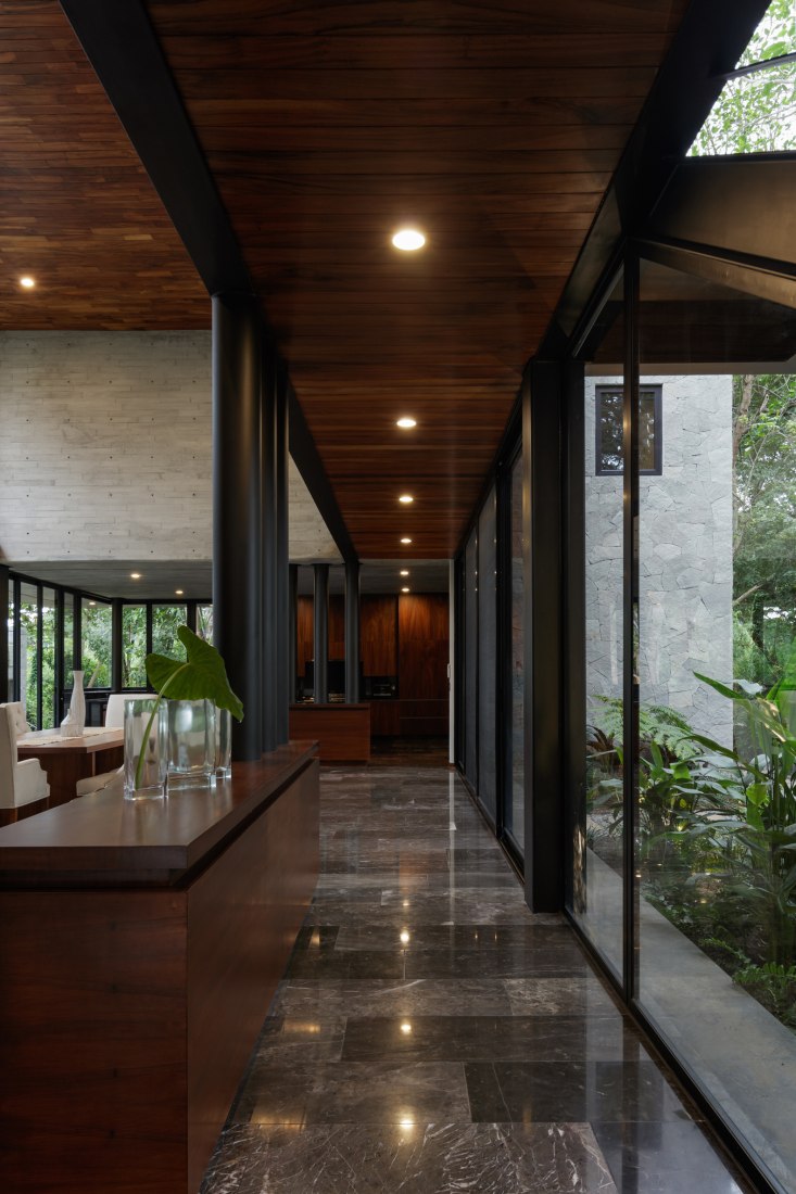 Casa Entreparotas by Di Frenna Arquitectos. Photograph by Lorena Darquea.