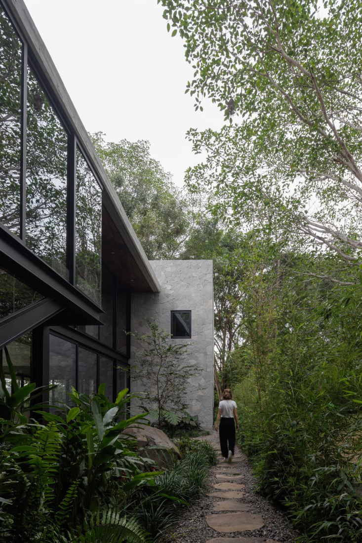 Casa Entreparotas by Di Frenna Arquitectos. Photograph by Lorena Darquea.