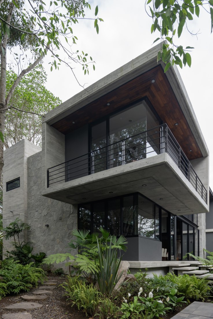 Casa Entreparotas by Di Frenna Arquitectos. Photograph by Lorena Darquea.
