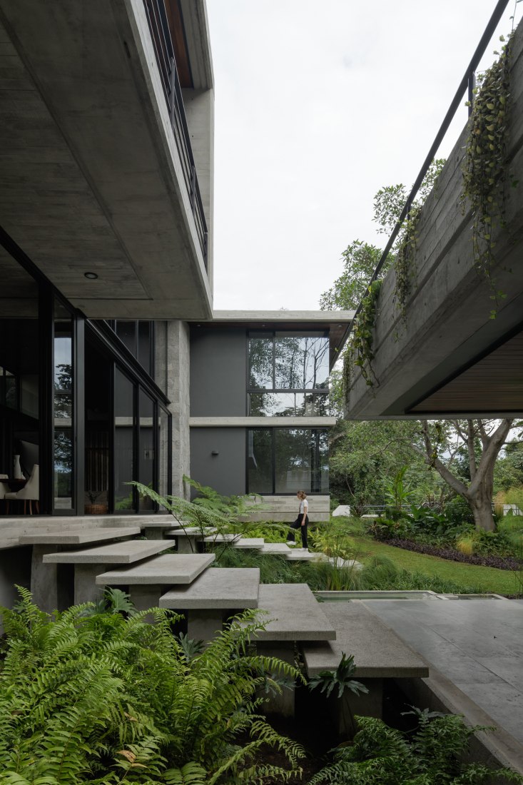 Casa Entreparotas by Di Frenna Arquitectos. Photograph by Lorena Darquea.