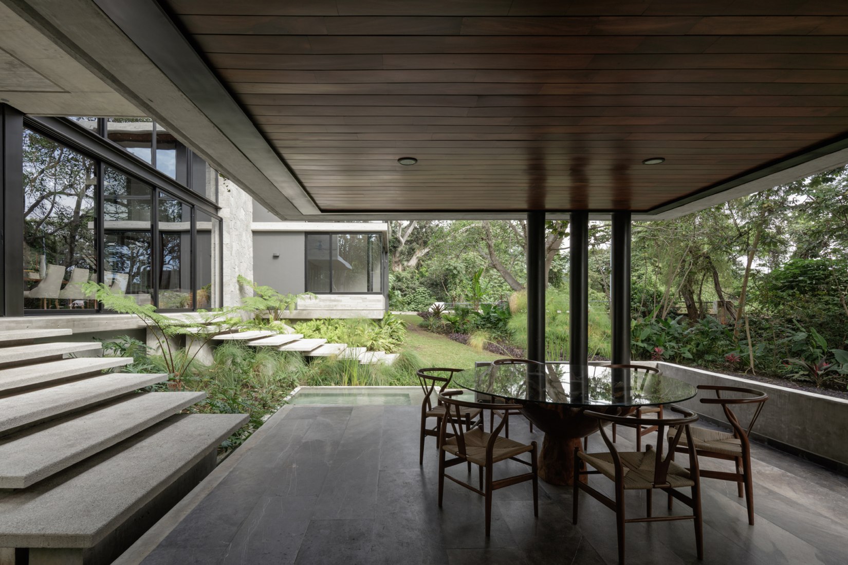Casa Entreparotas by Di Frenna Arquitectos. Photograph by Lorena Darquea.