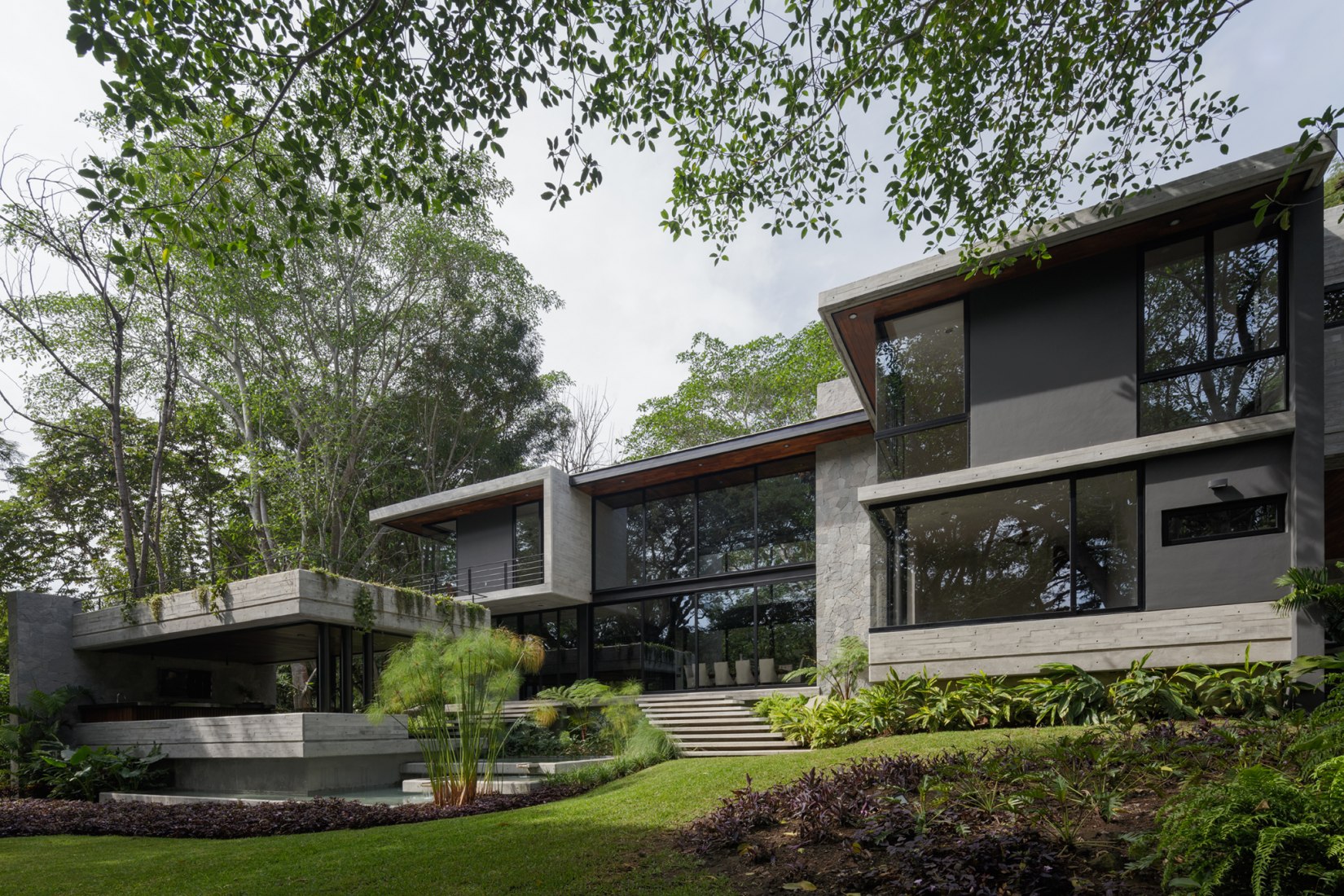 Casa Entreparotas by Di Frenna Arquitectos. Photograph by Lorena Darquea.