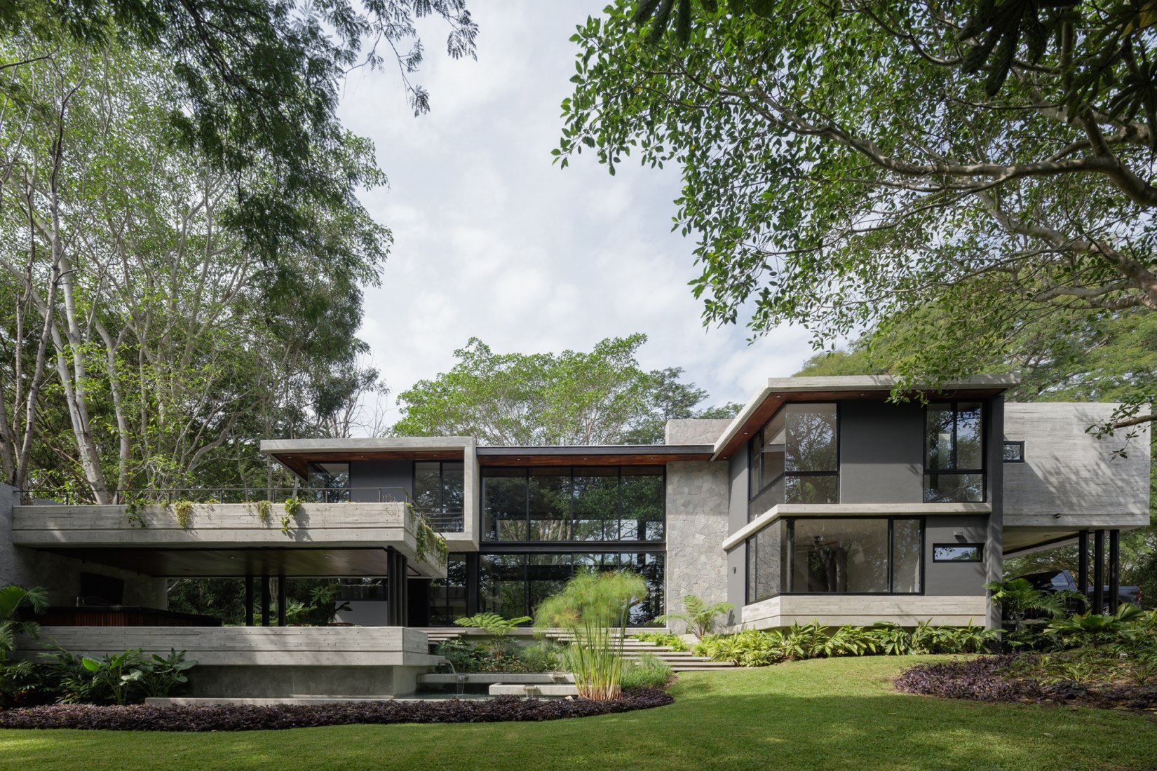 Casa Entreparotas by Di Frenna Arquitectos. Photograph by Lorena Darquea.