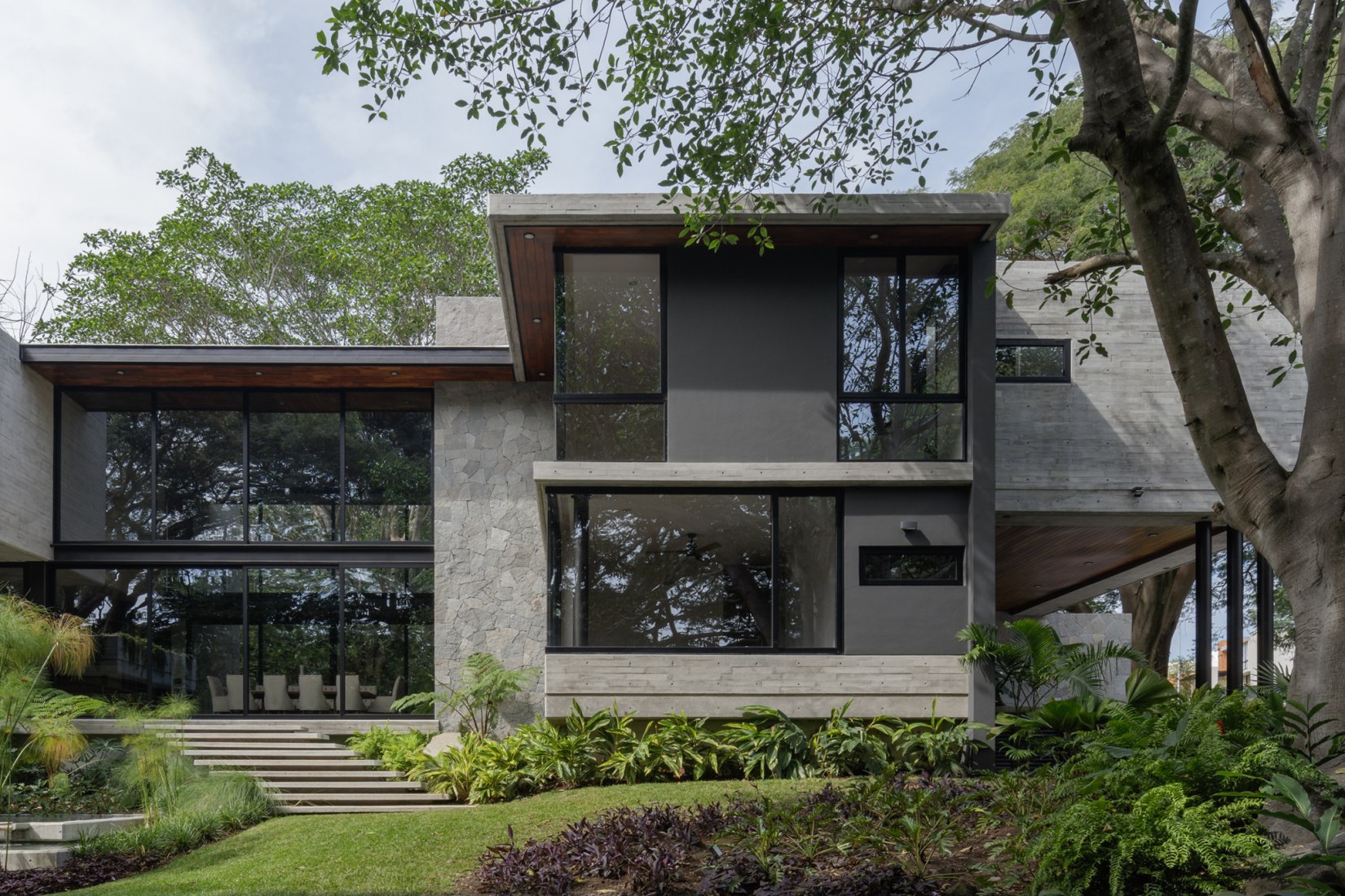 Casa Entreparotas by Di Frenna Arquitectos. Photograph by Lorena Darquea.