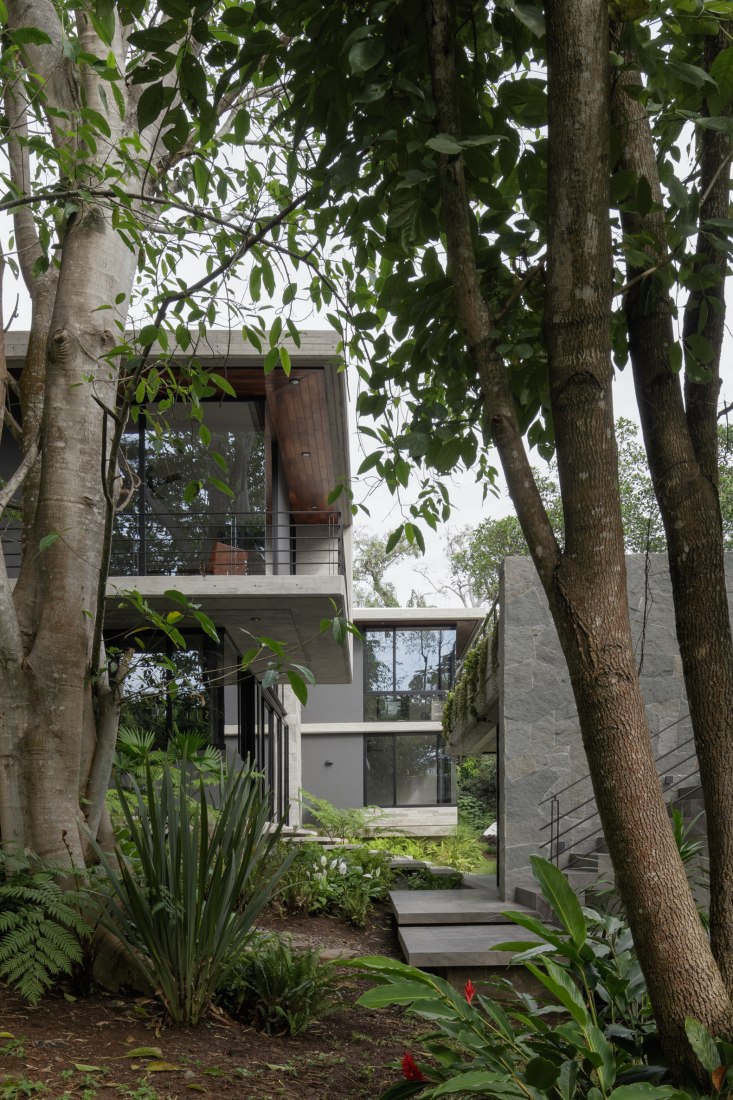 Casa Entreparotas by Di Frenna Arquitectos. Photograph by Lorena Darquea.