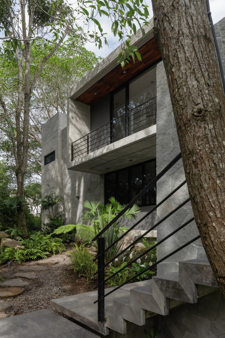 Casa Entreparotas by Di Frenna Arquitectos. Photograph by Lorena Darquea.