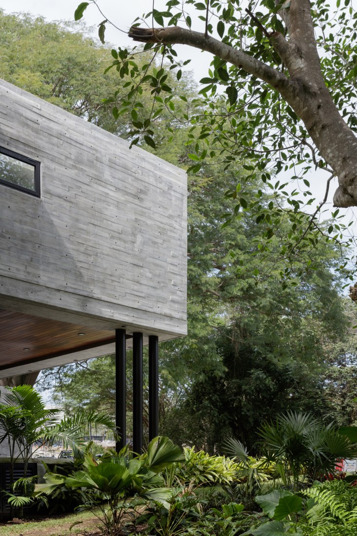 Casa Entreparotas by Di Frenna Arquitectos. Photograph by Lorena Darquea.