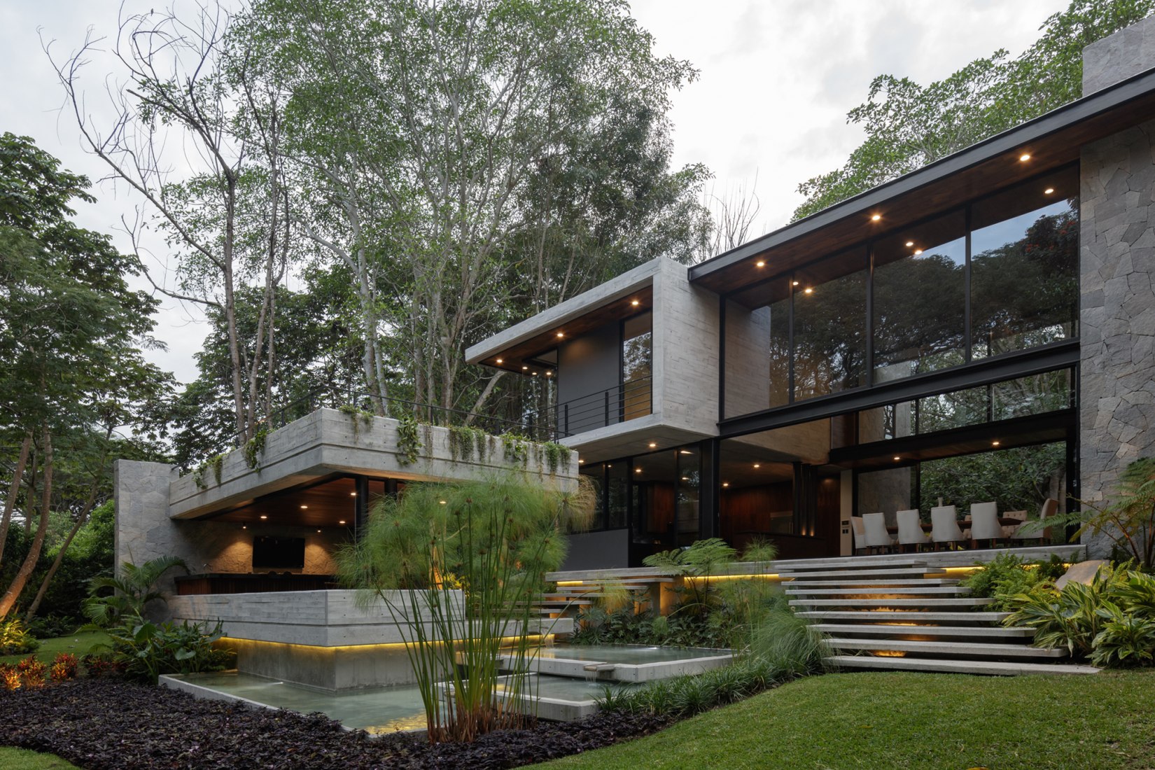 Casa Entreparotas by Di Frenna Arquitectos. Photograph by Lorena Darquea.