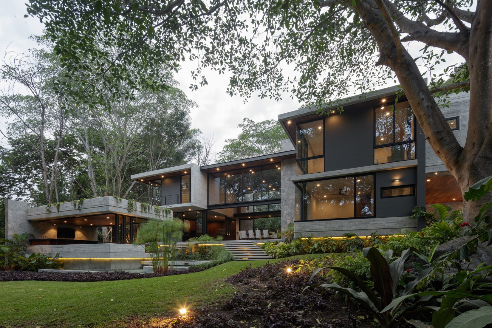 Casa Entreparotas by Di Frenna Arquitectos. Photograph by Lorena Darquea.