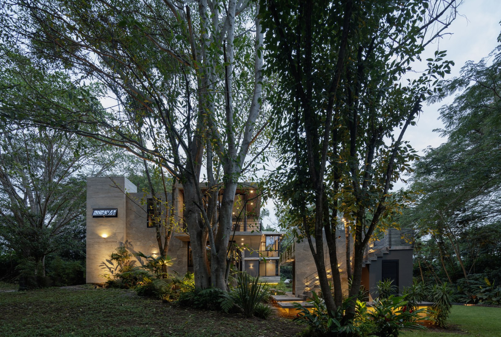 Casa Entreparotas by Di Frenna Arquitectos. Photograph by Lorena Darquea.