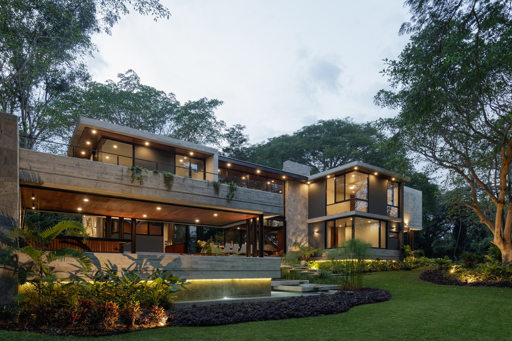 Casa Entreparotas by Di Frenna Arquitectos. Photograph by Lorena Darquea.