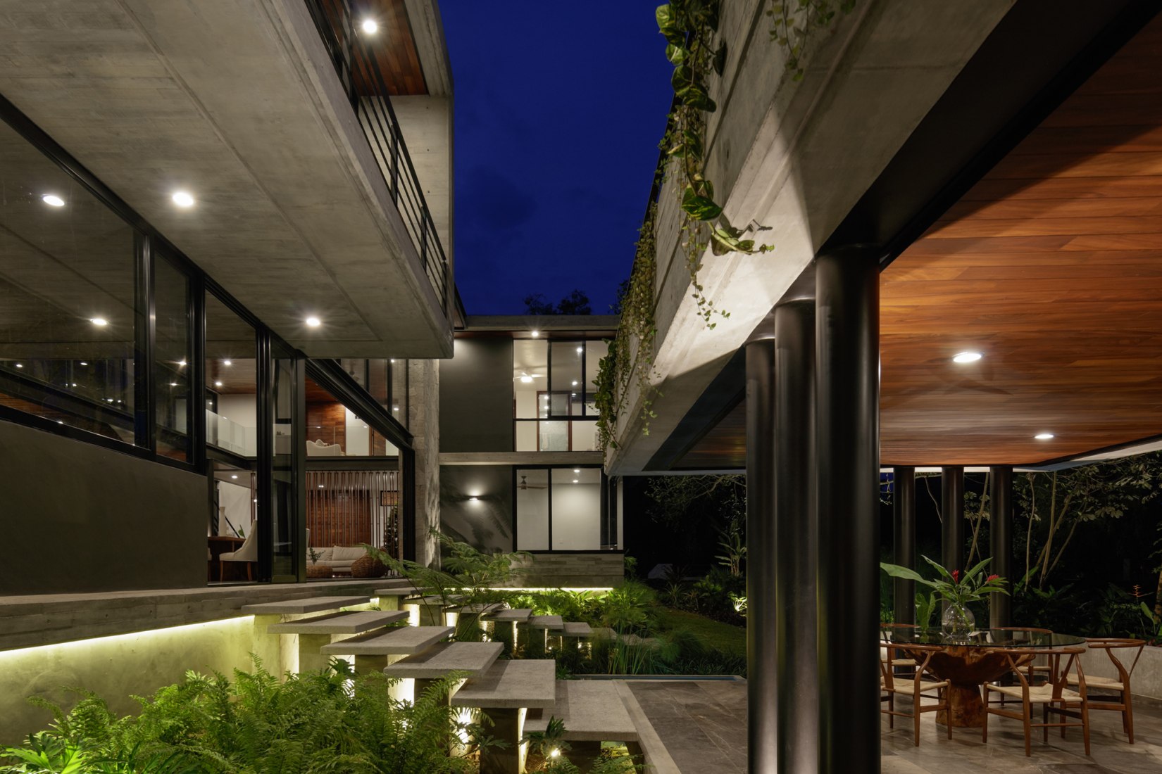 Casa Entreparotas by Di Frenna Arquitectos. Photograph by Lorena Darquea.