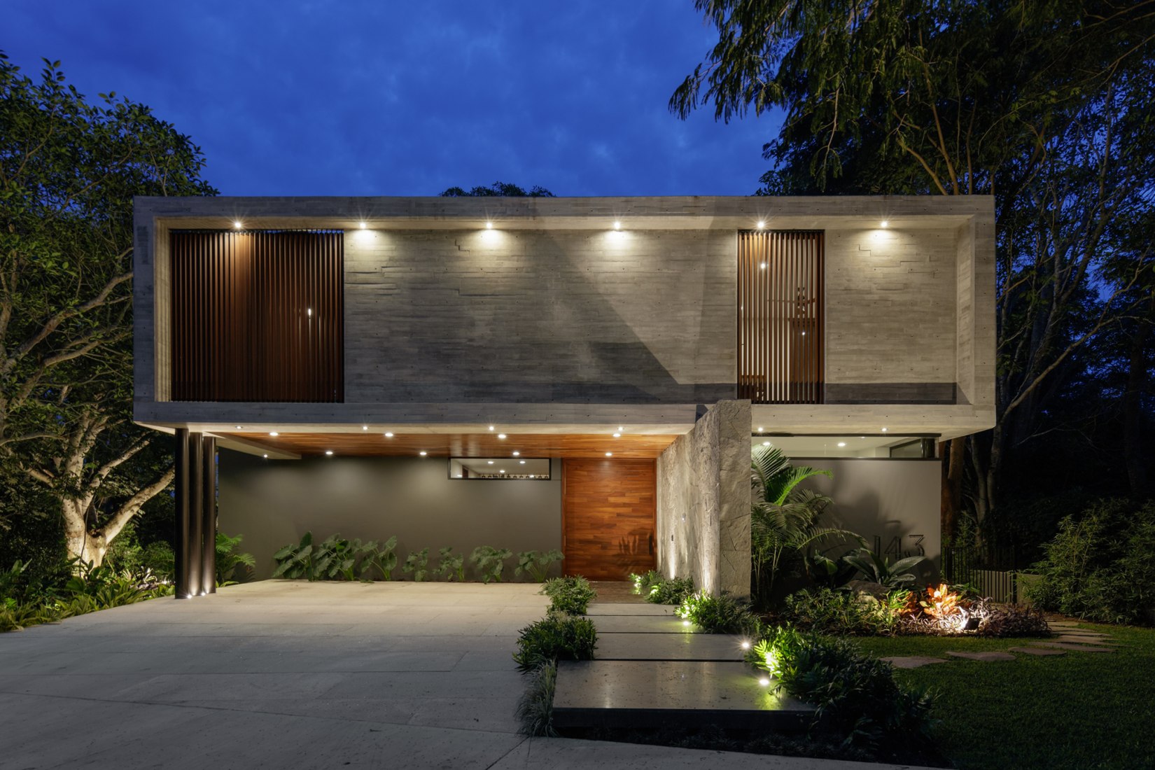 Casa Entreparotas by Di Frenna Arquitectos. Photograph by Lorena Darquea.