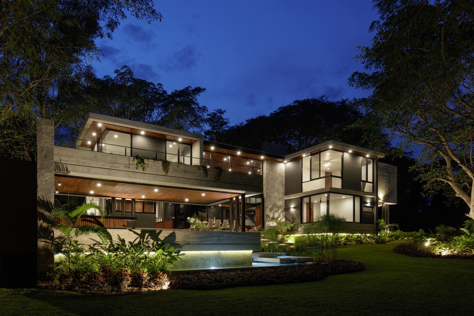 Casa Entreparotas by Di Frenna Arquitectos. Photograph by Lorena Darquea.