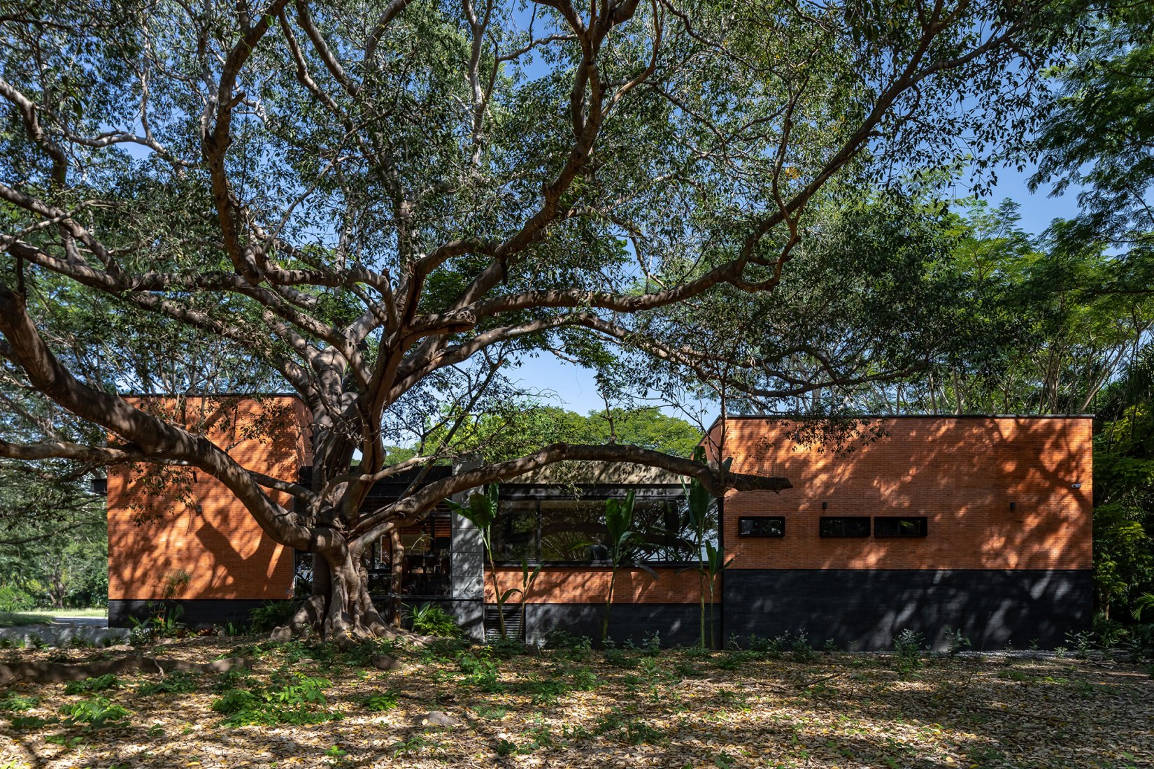 Keita house by Di Frenna Arquitectos.  Photography by Onnis Luque.