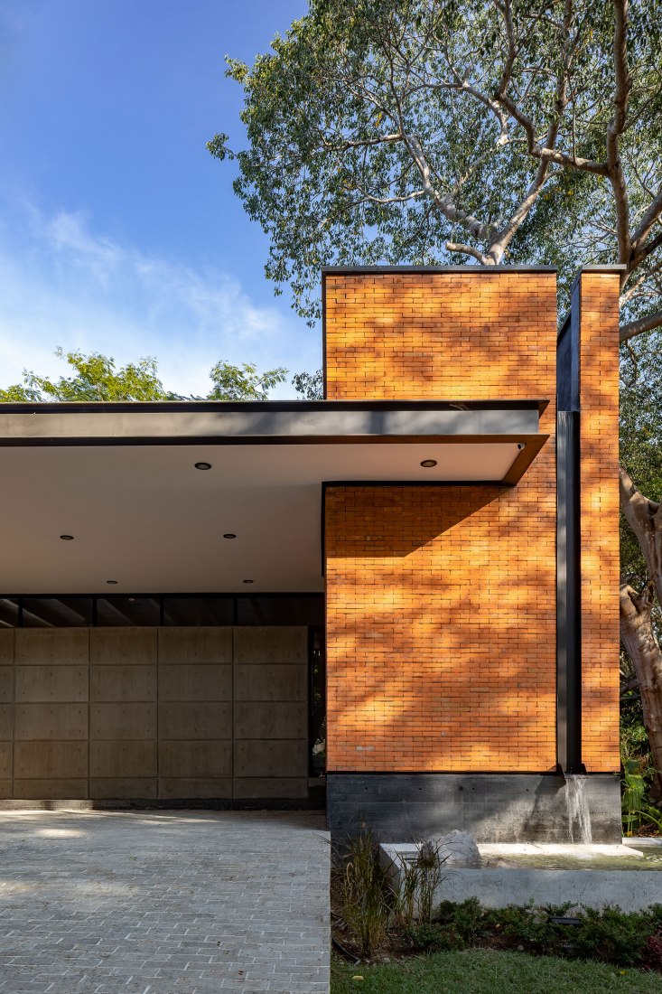 Keita house by Di Frenna Arquitectos.  Photography by Onnis Luque.