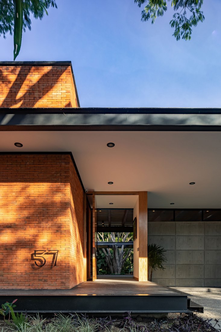 Keita house by Di Frenna Arquitectos.  Photography by Onnis Luque.