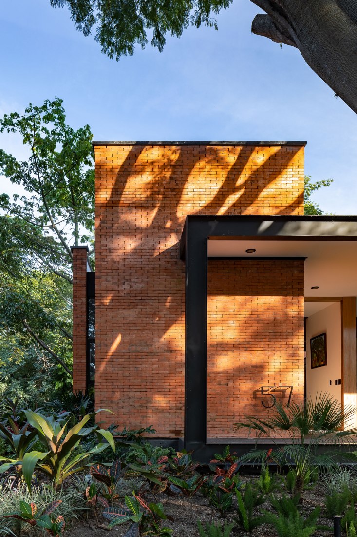 Keita house by Di Frenna Arquitectos.  Photography by Onnis Luque.