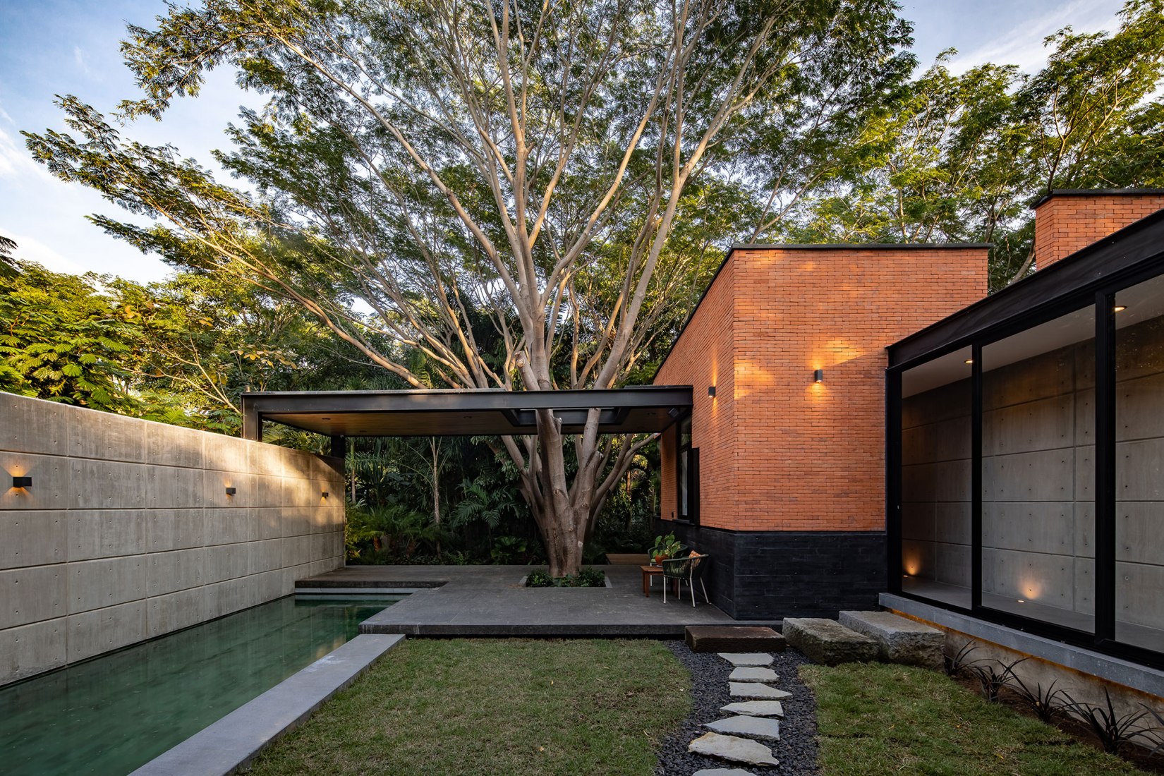 Keita house by Di Frenna Arquitectos.  Photography by Onnis Luque.