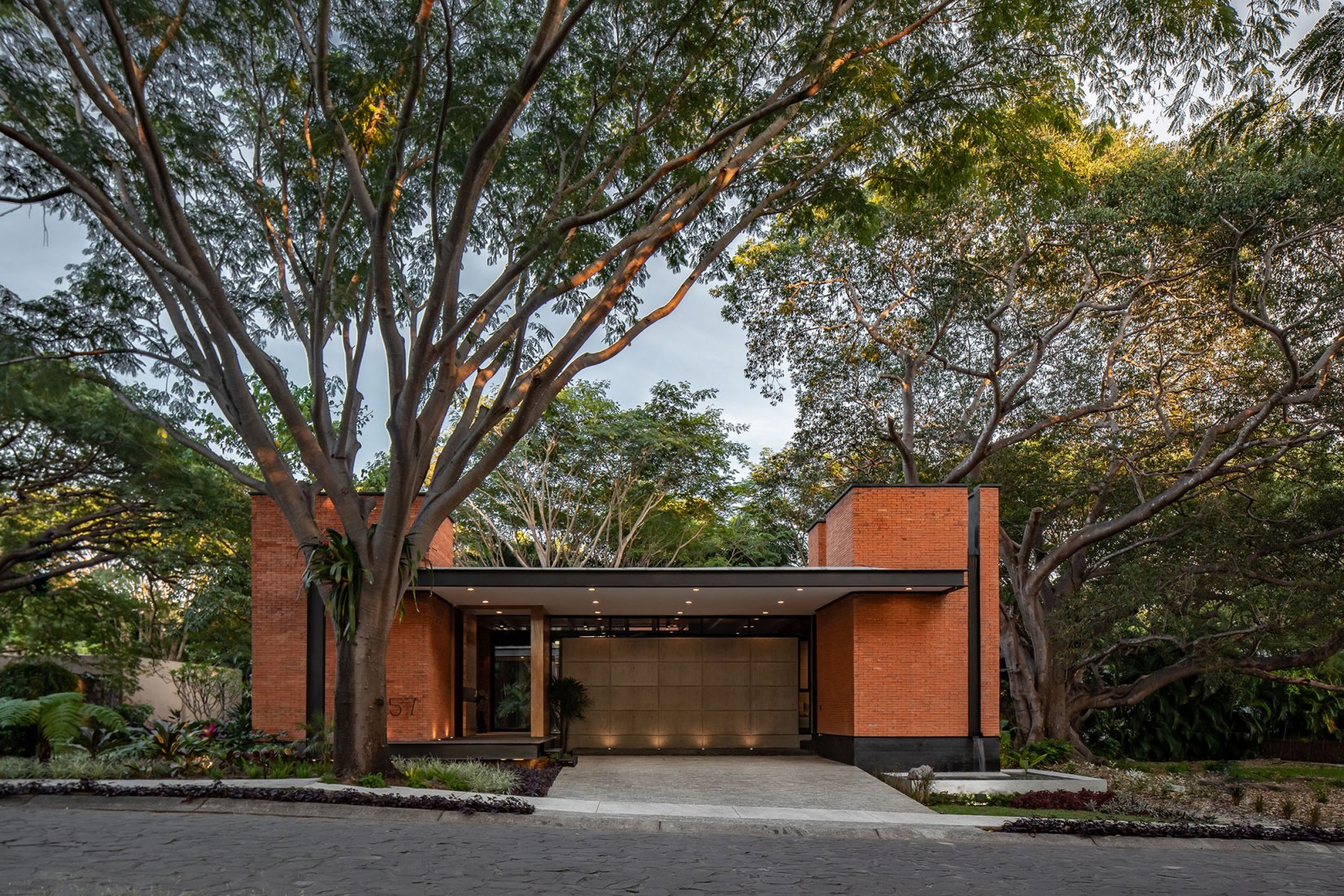 Keita house by Di Frenna Arquitectos.  Photography by Onnis Luque.