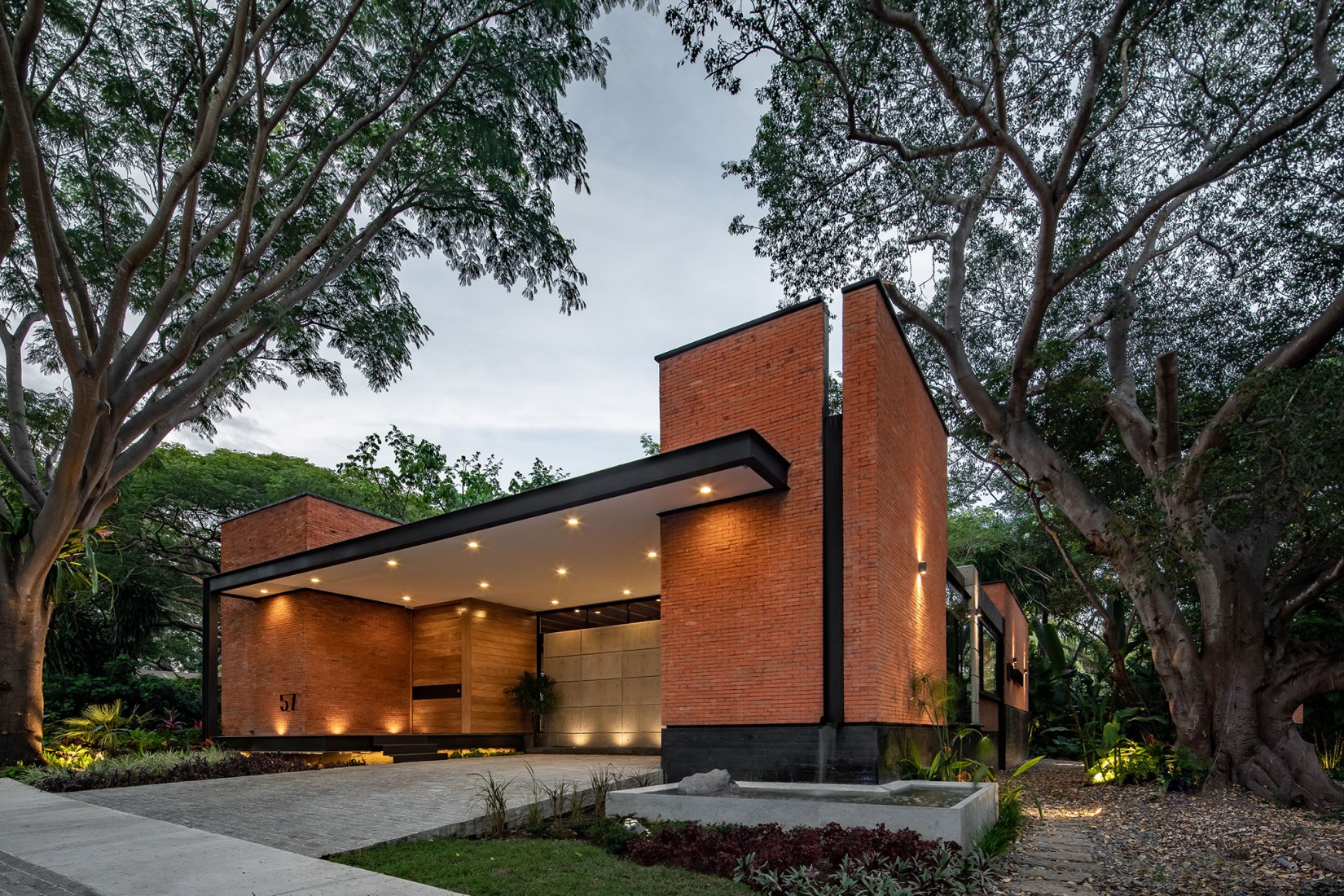 Keita house by Di Frenna Arquitectos.  Photography by Onnis Luque.