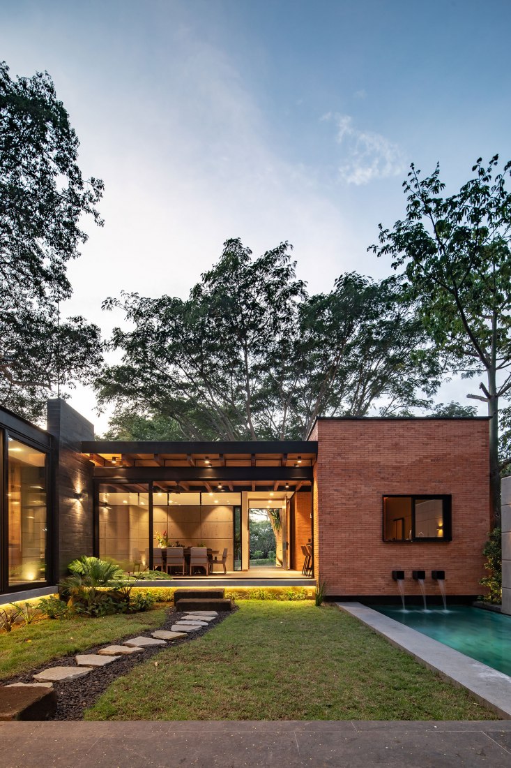 Keita house by Di Frenna Arquitectos.  Photography by Onnis Luque.