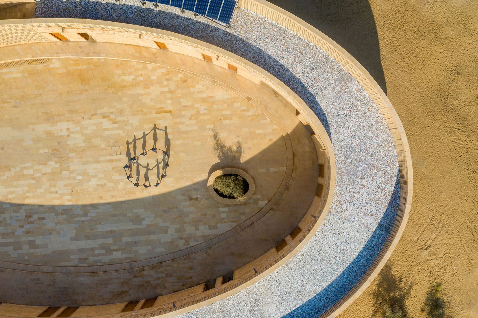 Escuela de niñas Rajkumari Ratnavati por Diana Kellogg Architects. Fotografía por Vinay Panjwani