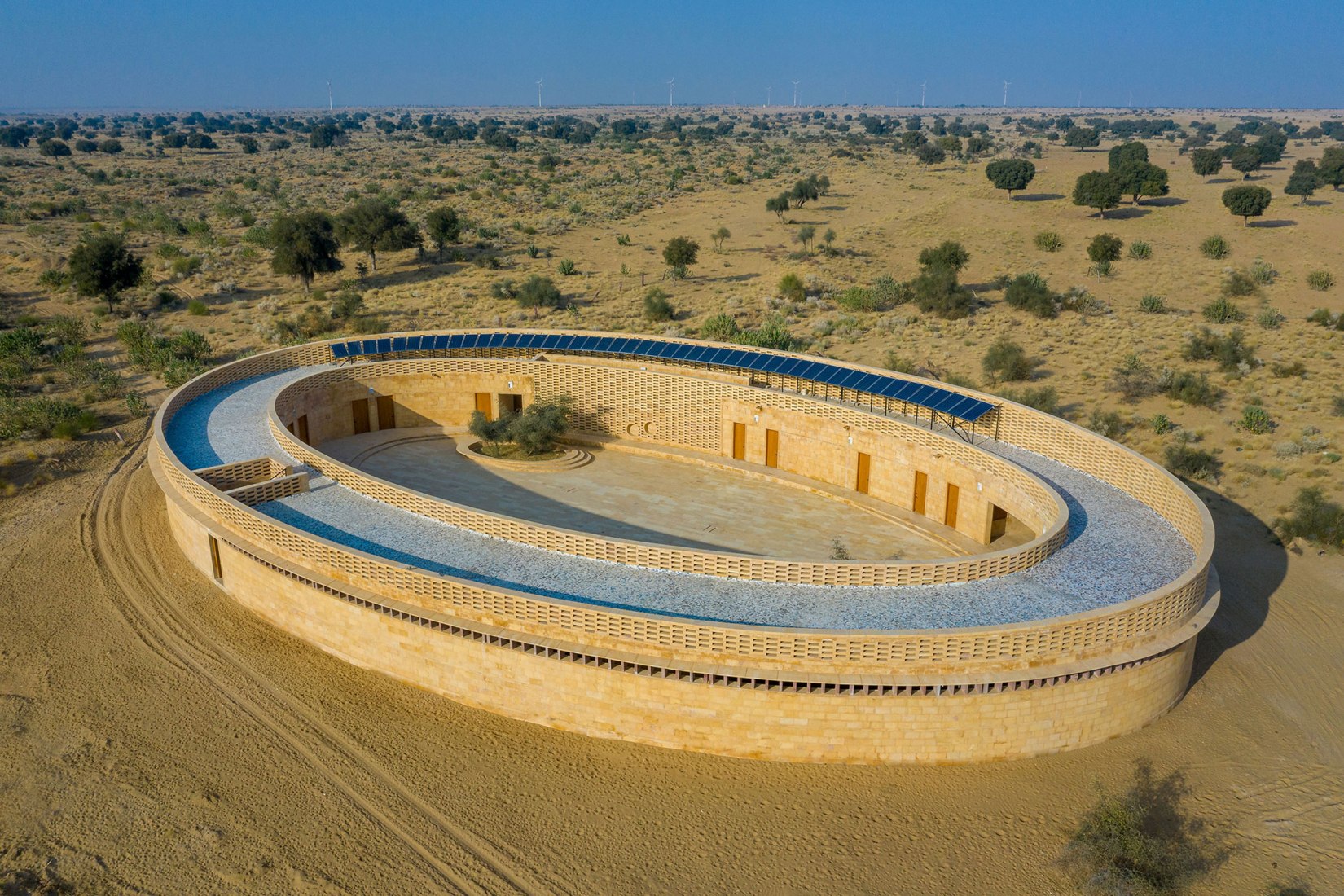 Escuela de niñas Rajkumari Ratnavati por Diana Kellogg Architects. Fotografía por Vinay Panjwani