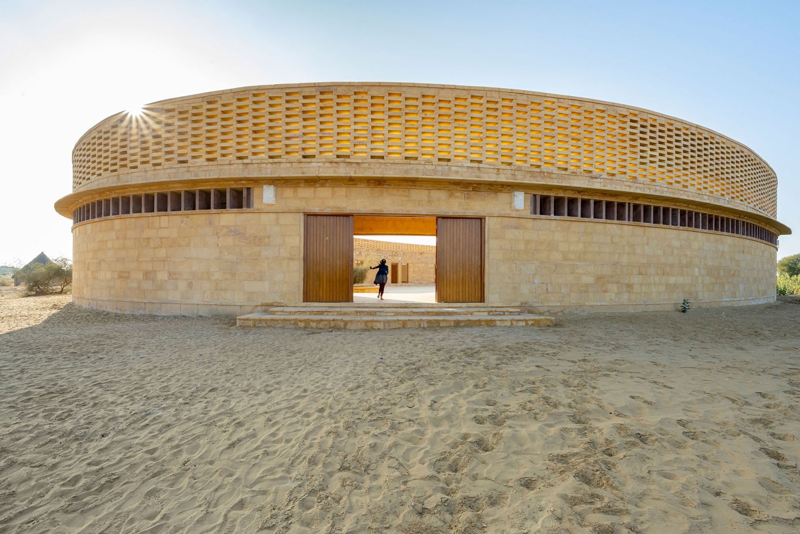 Escuela de niñas Rajkumari Ratnavati por Diana Kellogg Architects. Fotografía por Vinay Panjwani